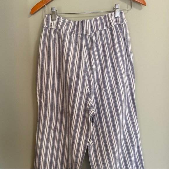 A&F Linen-Blend Pleaded Wide Ultra High Rise Pant - Picture 8 of 8